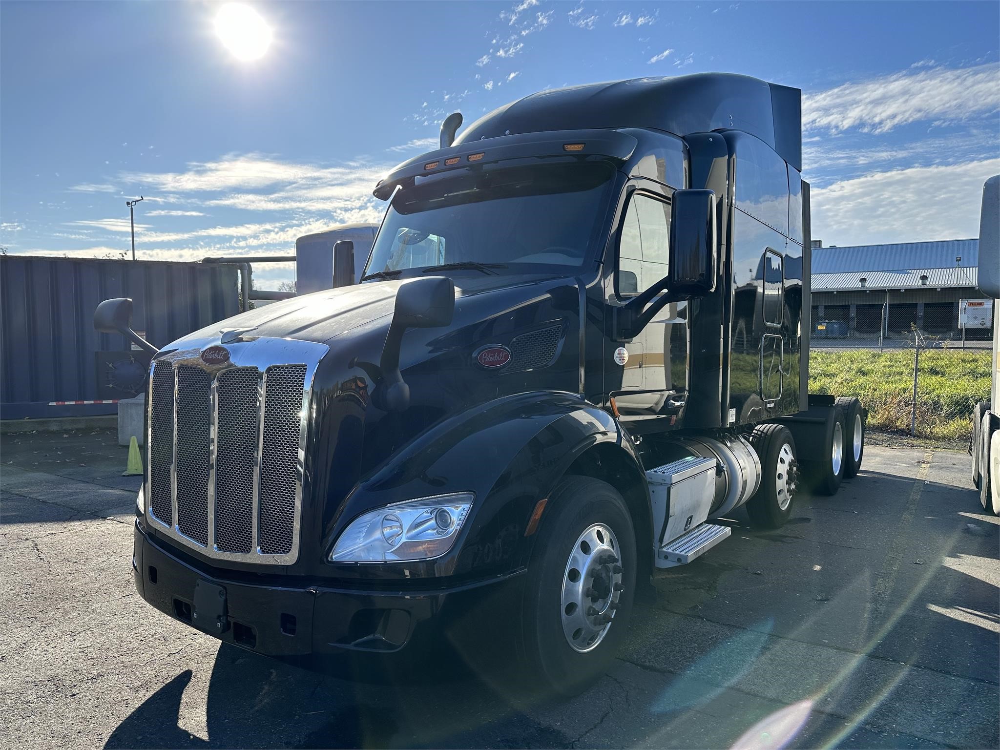 2018 PETERBILT 579 - image 5 of 5