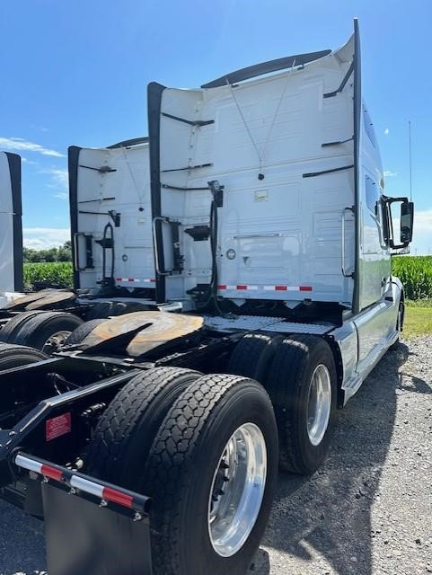 2021 VOLVO VNL64T760 - image 5 of 5