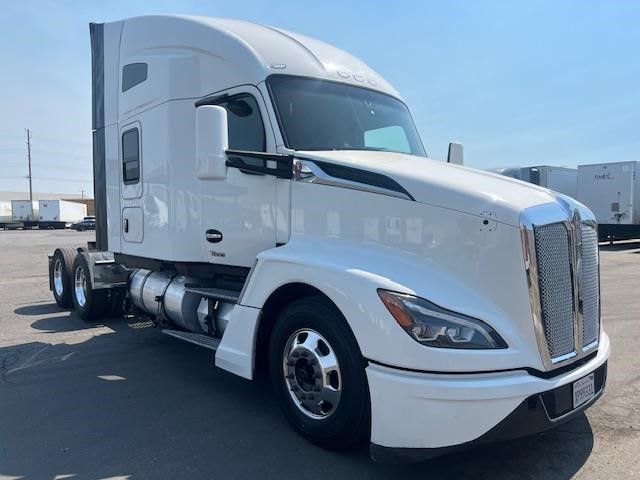 2022 KENWORTH T680 - image 2 of 6